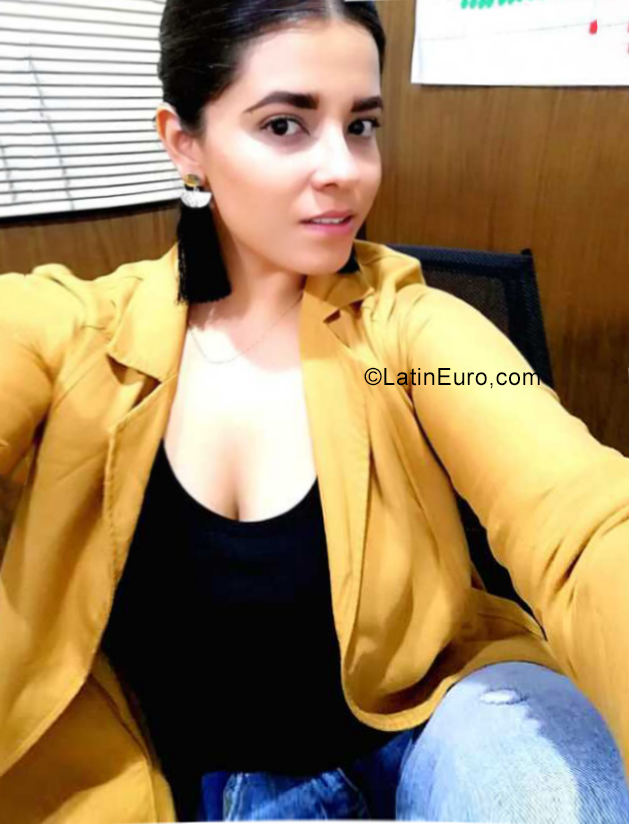 Date this sultry Mexico girl Michelle from Guadalajara MX2246