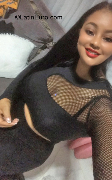 Date this happy Dominican Republic girl Yennifer from Santiago DO40800