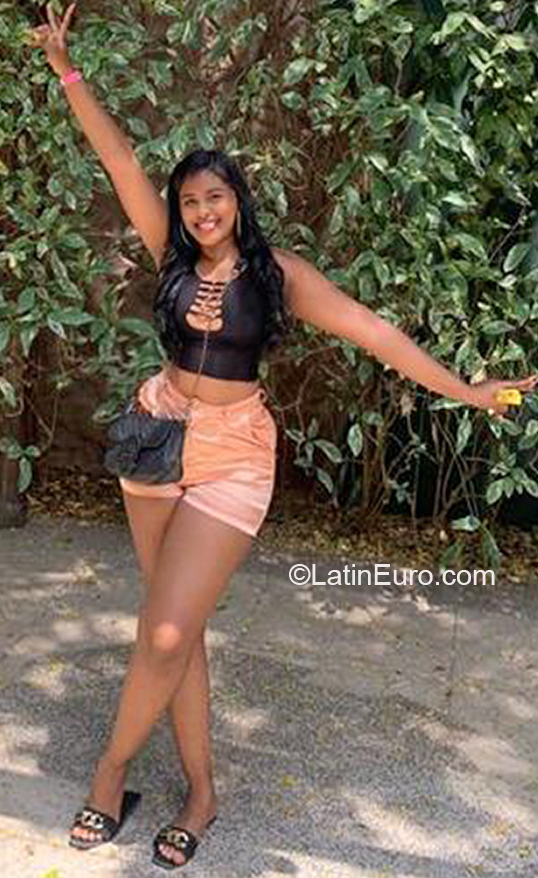 Date this sensual Colombia girl Johana from Cartagena CO31742