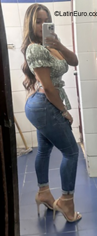 Date this sultry Dominican Republic girl Luna from Santo Domingo DO40823