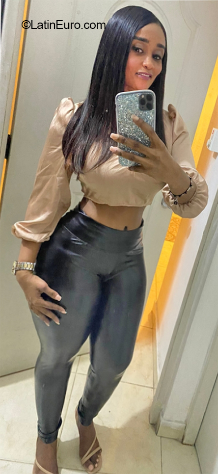Date this good-looking Dominican Republic girl Yahaira from Santo Domingo DO40939