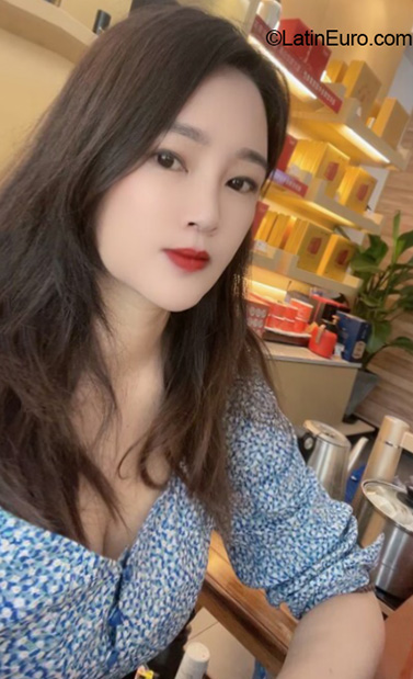 Date this charming Hong Kong girl Chensandi from Hongkong. HK25