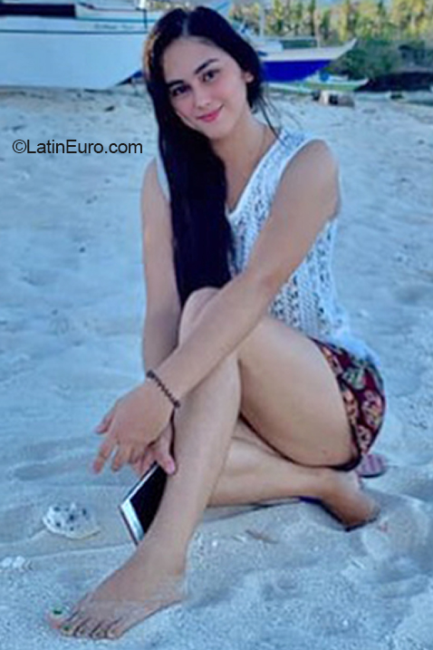 Date this cute Philippines girl Joy from Cagayan De Oro PH1064