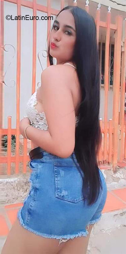 Date this good-looking Colombia girl Yenicza from Medellin CO32068