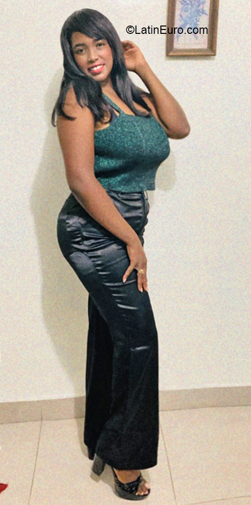 Date this charming Dominican Republic girl Coranyi from Santo Domingo DO41116