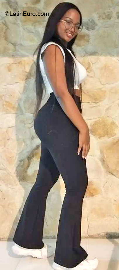Date this tall Colombia girl Jasury from Cali CO32148