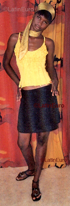 Date this good-looking Any Country girl Evelyne from  A9564