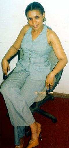 Date this nice looking Cameroon girl Vanessa from Yaounde A9973