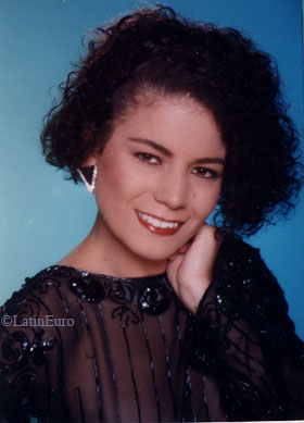 Date this attractive Brazil girl Laisa from PORTO ALEGRE B7887