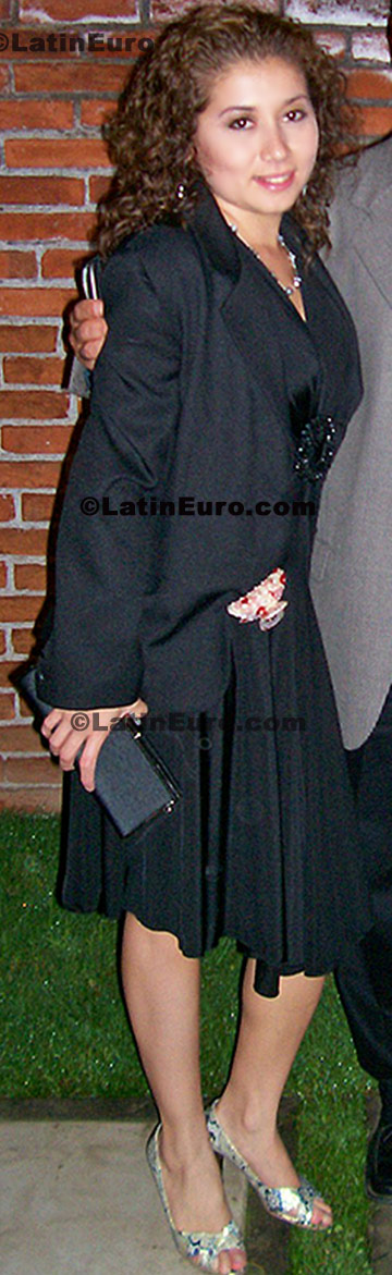 Date this lovely Any Country girl Rox from Morelia N-1378