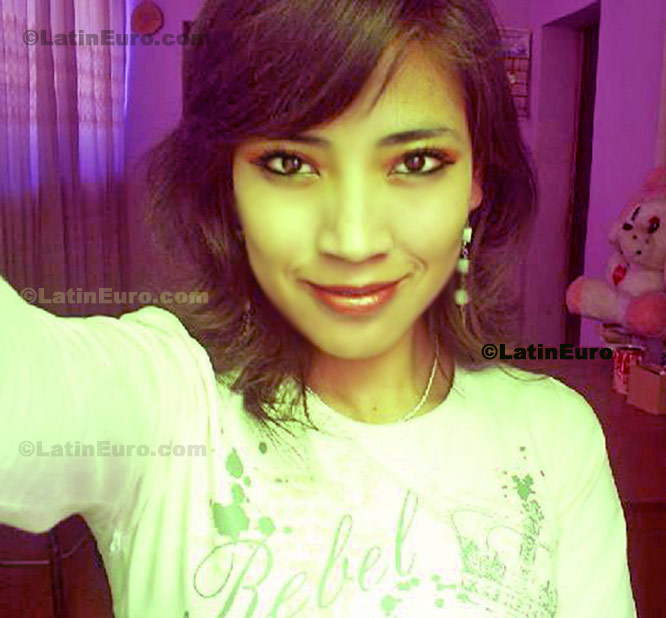 Date this stunning Peru girl Flor- from Arequipa N-1480