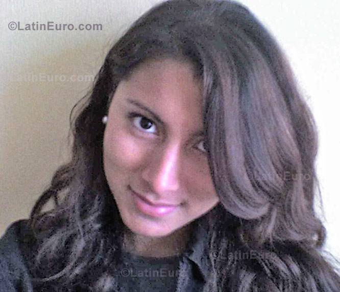 Date this attractive Peru girl Alicia from Lima N-439