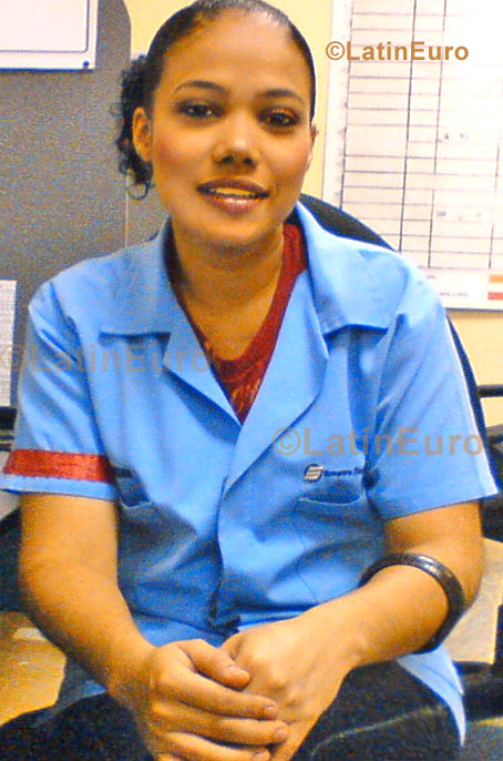 Date this nice looking Honduras girl Floria from San Pedro Sula N-652