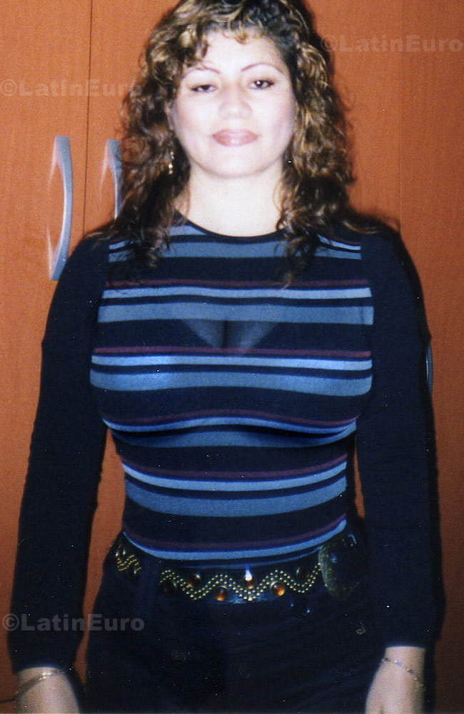 Date this passionate Peru girl Sonia from Lima N-680