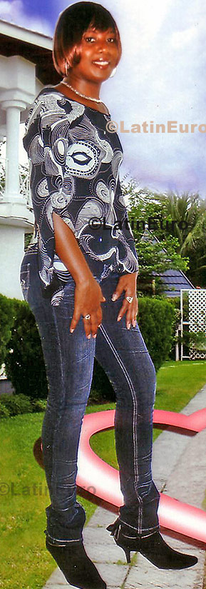 Date this attractive Any Country girl Aidene from Clarendon N-681