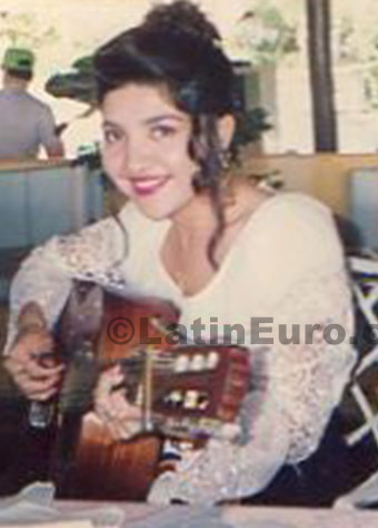 Date this passionate Any Country girl Gladys from Cancun N-824