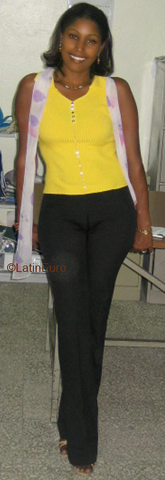 Date this foxy Dominican Republic girl Santa from Barahona N1543