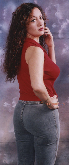 Date this tall Honduras girl Iris from San Pedro Sula HN694