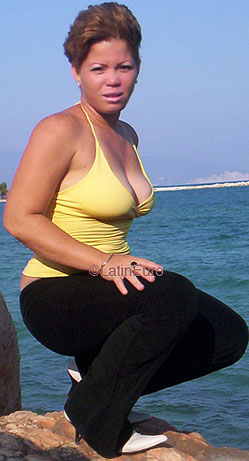 Date this lovely Dominican Republic girl Quisquella from Barahona N2439