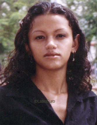 Date this nice looking Honduras girl Reina from San Pedro Sula N2444