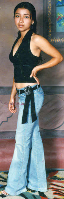 Date this nice looking Honduras girl Maria from Yoro N2470