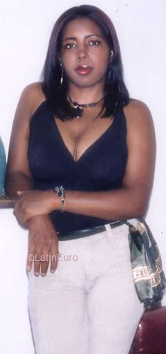 Date this delightful Any Country girl Damaris from  N2532