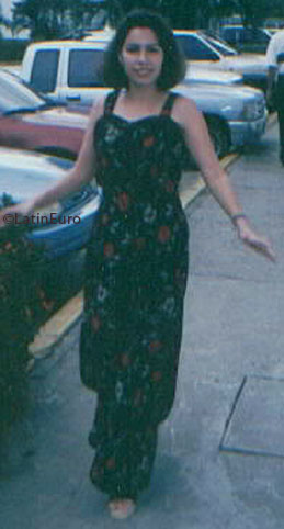 Date this nice looking Honduras girl Marivel from  N3005