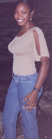 Date this sensual Honduras girl Vianey from  N3264