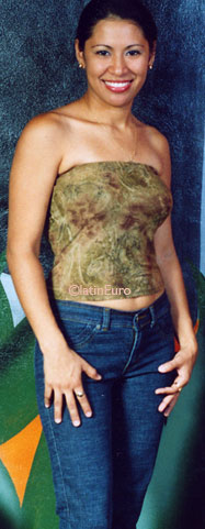 Date this good-looking Honduras girl Carin from Comayagua N3437