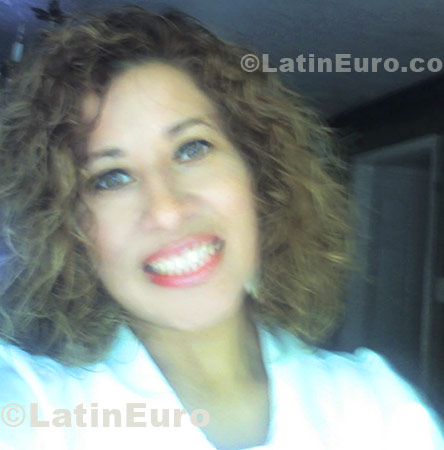 Date this georgeous Any Country girl Sandra from  U334