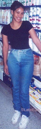 Date this hard body Honduras girl Karla from La Ceiba N3794