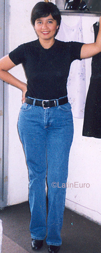 Date this happy Honduras girl Claudia from San Pedro Sula N3932