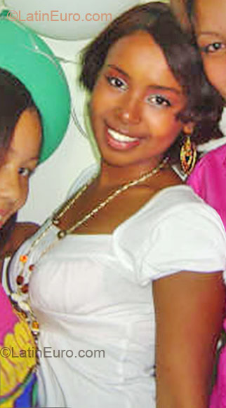 Date this happy Dominican Republic girl Vanessa from Barahona DO37