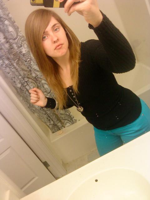 Date this foxy United States girl LMXFLAWSNALL from Riverside US2485