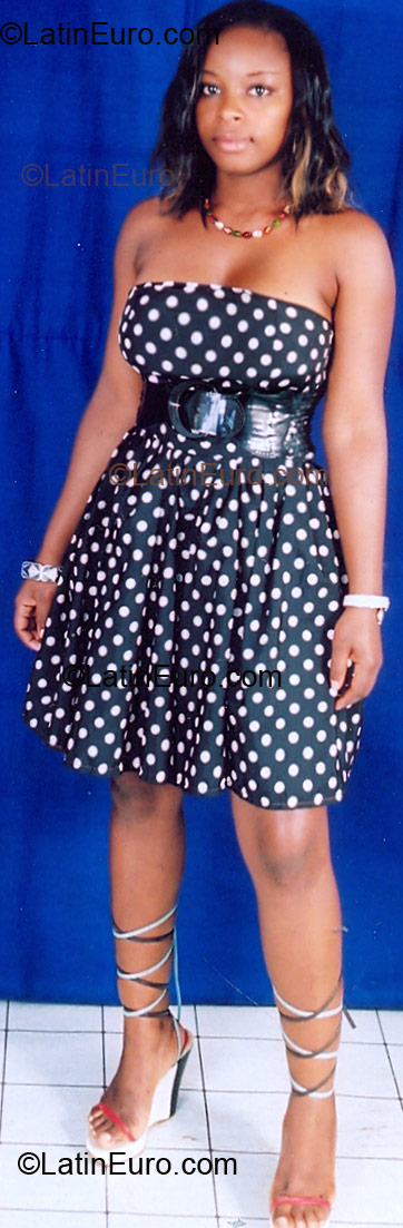 Date this happy Cameroon girl Glawdyce from Yaounde CM42