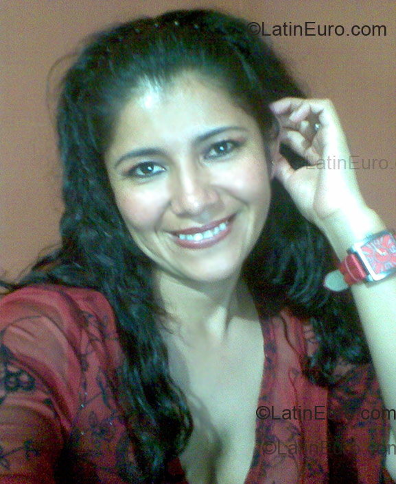 Date this nice looking Peru girl Patricia from Huanuco PE148