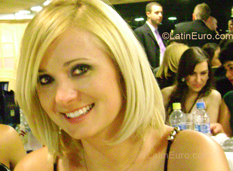 Date this exotic Brazil girl Chelen from Curitiba BR1995