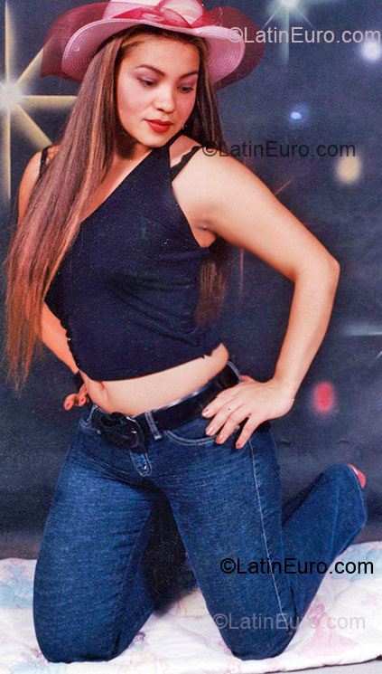 Date this happy Honduras girl Blanca Estala from Comayaguela HN153