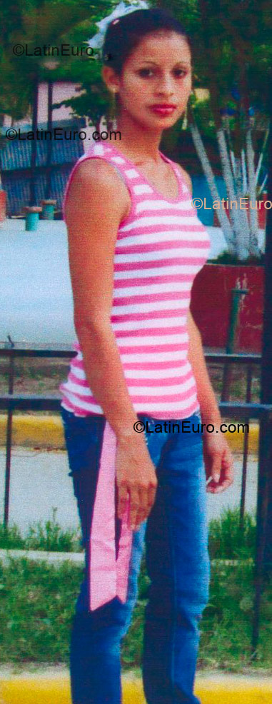Date this passionate Honduras girl Laura Yamileth from Quimistan HN171