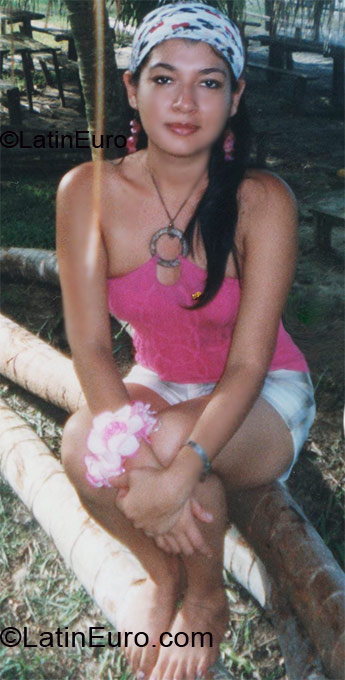 Date this delightful Honduras girl Erika Yessenia from Puerto Cortes HN1396