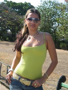Date this stunning United States girl Roxiiy305 from Miami US6232