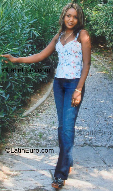 Date this sultry France girl Zergan from Montpellier FR159