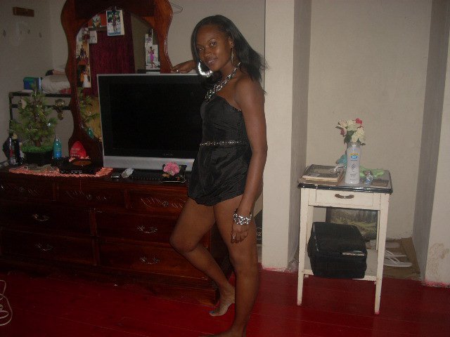 Date this voluptuous Jamaica girl Desmarie from Kingston JM101