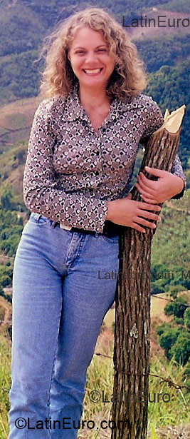 Date this athletic Portugal girl Sandra from Lisbon PT30