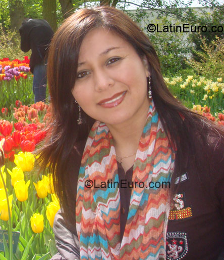 Date this hot Peru girl Clau from Lima PE305