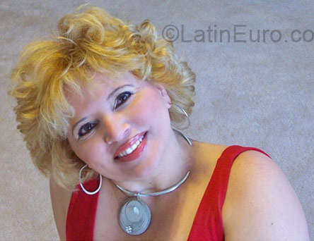 Date this fun United States girl Mara from Las Vegas US7688