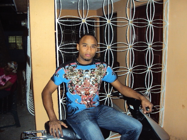 Date this pretty Dominican Republic man Glen from Santo Domingo DO5255