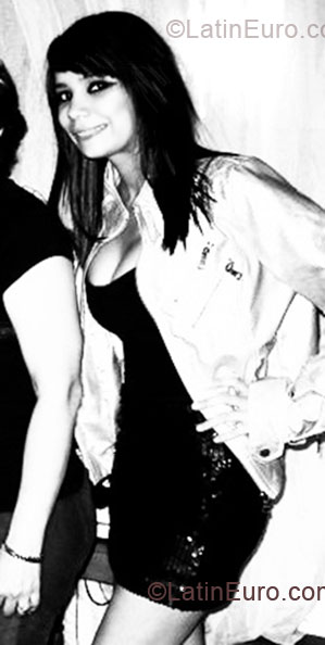 Date this happy Honduras girl Heidy from Tegucigalpa DO5311