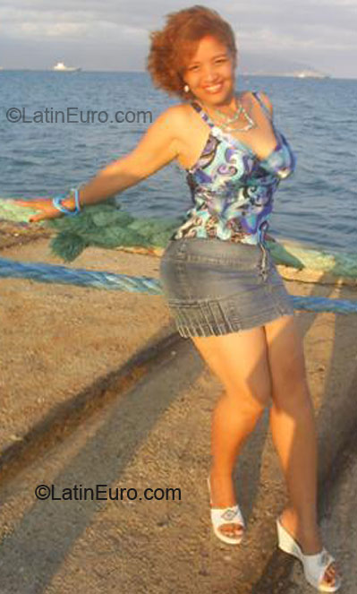 Date this tall Dominican Republic girl Yosana from Barahona DO5355