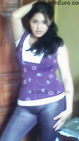 Date this athletic Ecuador girl Karen from Quito EC40